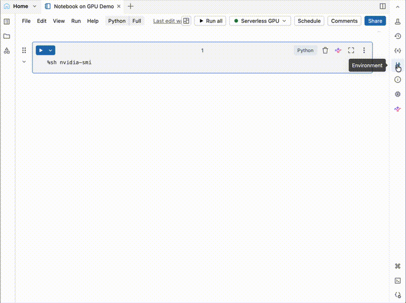 O painel lateral Environment exibindo os campos Accelerator e Base environment para um notebook do AI Runtime.